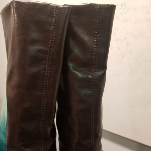 Boots - Picture 6 of 10